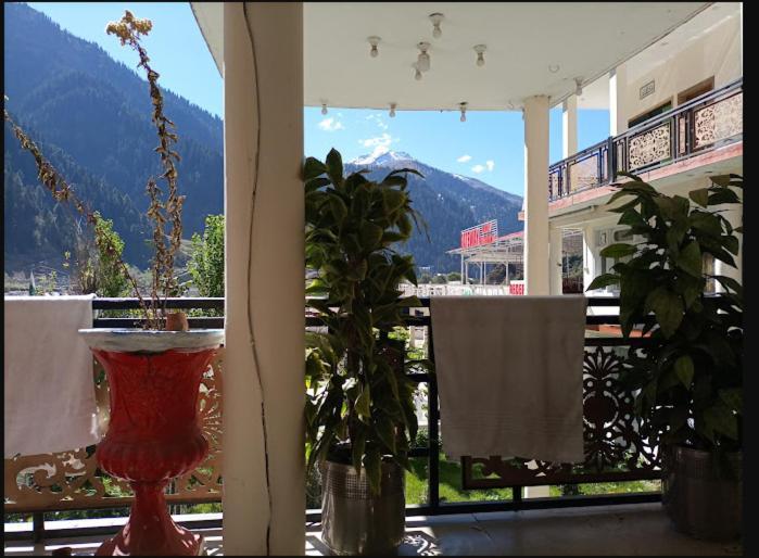 Gateway Hotel 纳兰恩 外观 照片