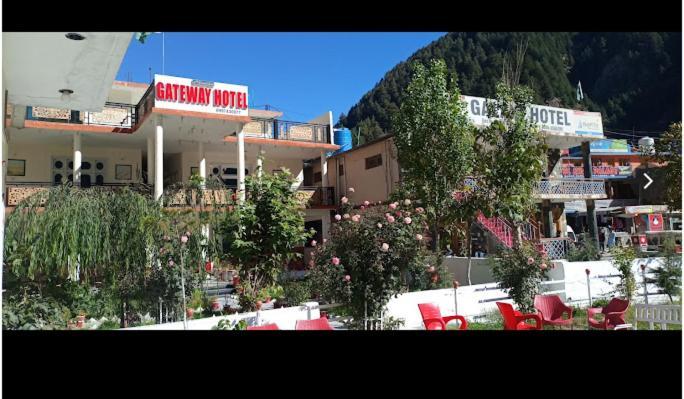 Gateway Hotel 纳兰恩 外观 照片