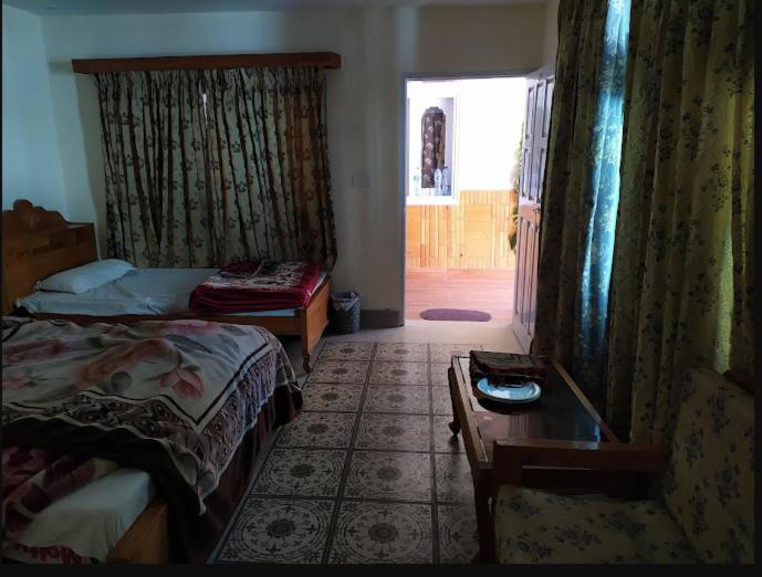 Gateway Hotel 纳兰恩 外观 照片
